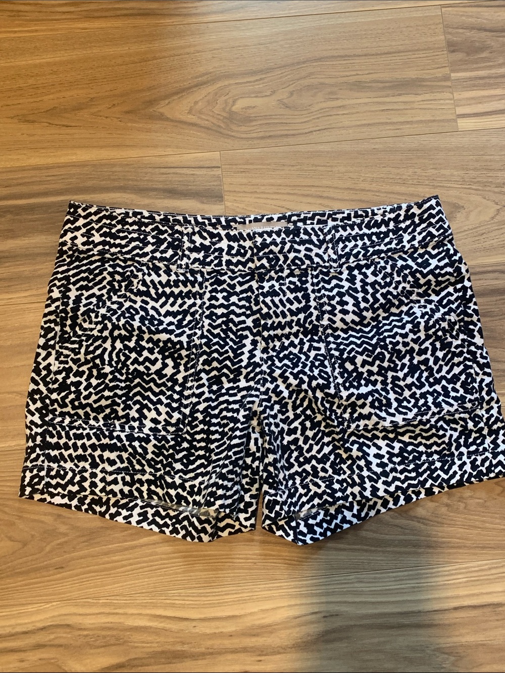 Banana Republic Black and White Shorts, Sz 6
